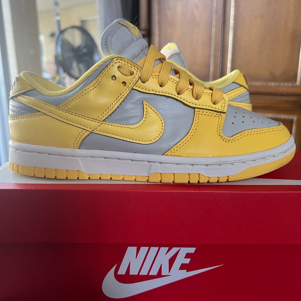 W Nike dunks low